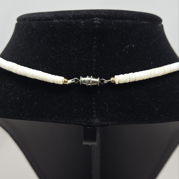 Vintage Heishi Necklace Brass White & Red Beads Pyramid Pendant Beachy Hawaiian - Picture 6 of 9